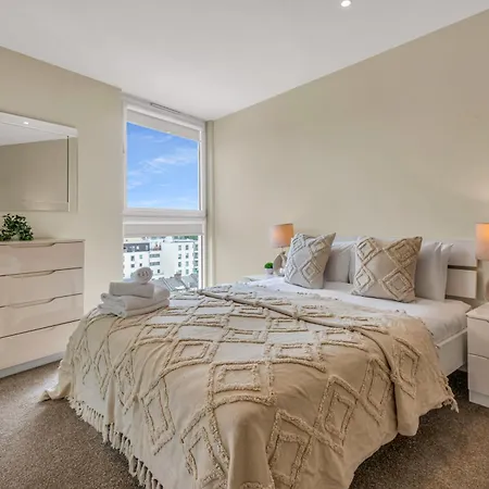 Mysquare Lanterns Way At Canary Wharf Apartment