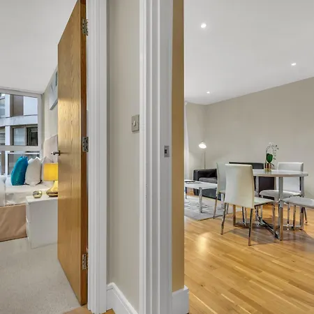Apartment Mysquare Lanterns Way At Canary Wharf