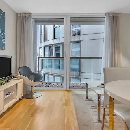 Mysquare Lanterns Way At Canary Wharf Apartment