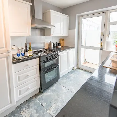 Cosy Family In Ruislip