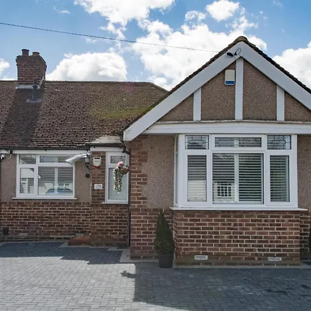 Cosy Family In * Ruislip