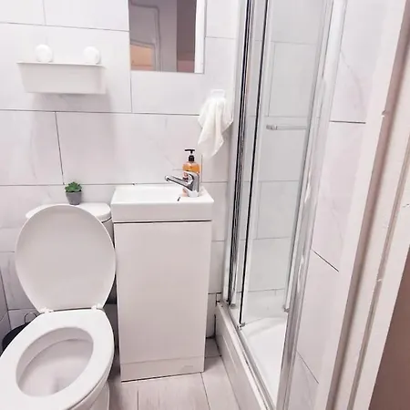 Apartment 2 Bed Apartment, Near Canary Wharf, O2, Excel, Airport *