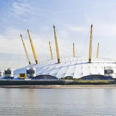 2 Bed Apartment, Near Canary Wharf, O2, Excel, Airport London