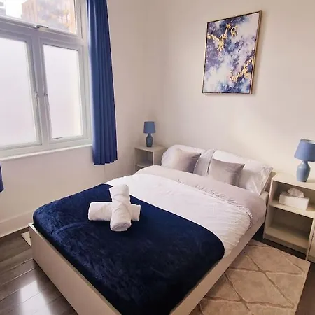 Apartment 2 Bed Apartment, Near Canary Wharf, O2, Excel, Airport *