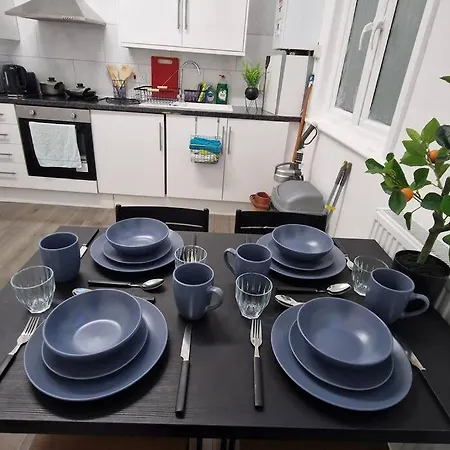 2 Bed Apartment, Near Canary Wharf, O2, Excel, Airport London