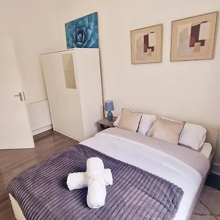 2 Bed Apartment, Near Canary Wharf, O2, Excel, Airport *