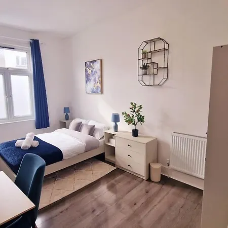 2 Bed Apartment, Near Canary Wharf, O2, Excel, Airport London