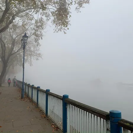 Boutique Putney Riverside London