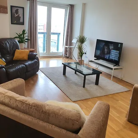 Luxurious Flat Overlooking Canay Wharf Apartment