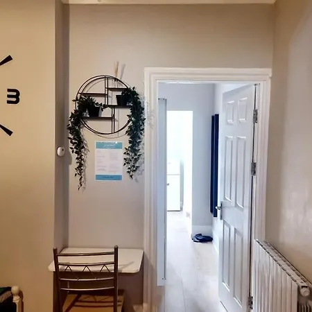 Stylish Apartment, Self Check-in, Ideal 4 Contractors, 25mins To Gatwick Airport Apartment Thornton Heath