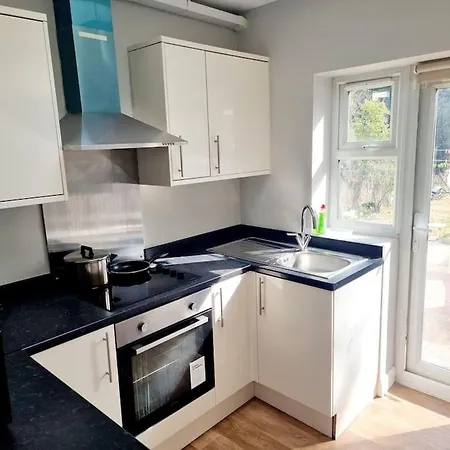 Stylish Apartment, Self Check-in, Ideal 4 Contractors, 25mins To Gatwick Airport