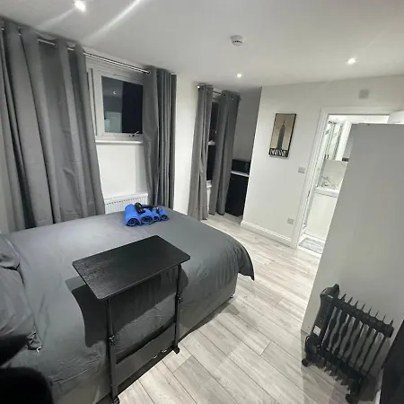 Guest house Waterloo 10mins Away *