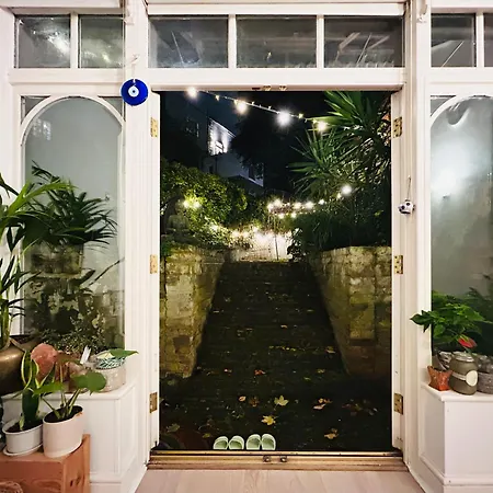 Kensington Secret Gem Apartment