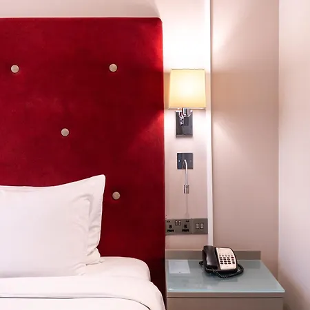 Szálloda Doubletree By Hilton - West End 4*