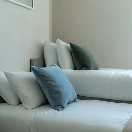 Of - Lovely Two Bedroom London