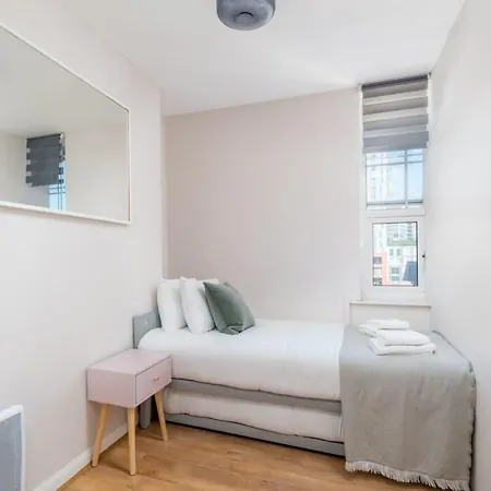 Of - Lovely Two Bedroom Apartment *