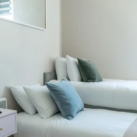 Of - Lovely Two Bedroom London