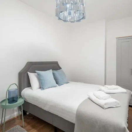 Of - Lovely Two Bedroom *