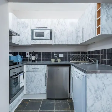 Apartment Of - Lovely Two Bedroom London