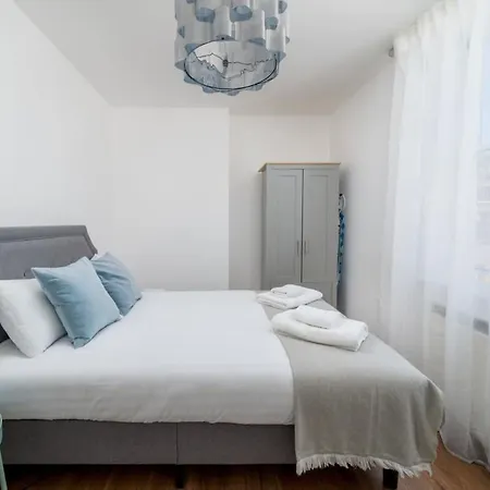 Of - Lovely Two Bedroom *