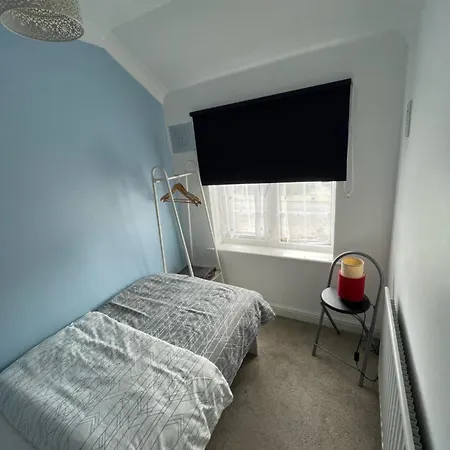 Holiday home Lovely 4 Bed House With Patio & Bbq *