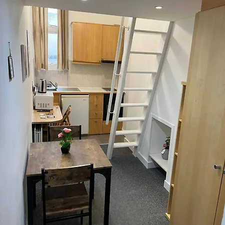 Modern Close To Hyde Park Apartment *