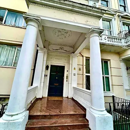 Modern Close To Hyde Park London