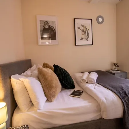 Cosy 2-bedroom In Mayfair 8cb - 4th Floor No Elevator Appartamento