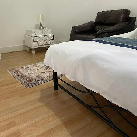 Apartment 5 Bed 5mins From Wembley Stadium London