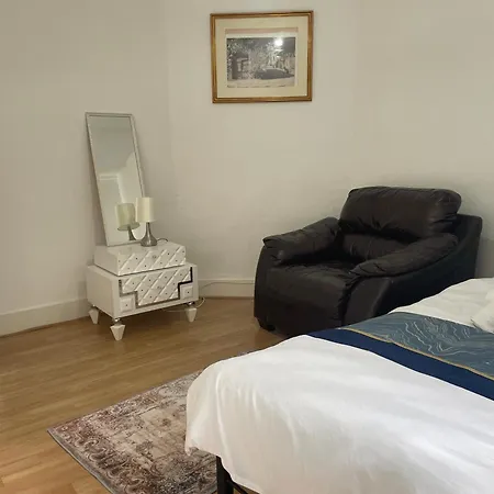 Apartment 5 Bed 5mins From Wembley Stadium London