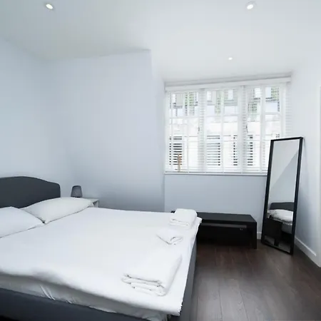 Stylish 3br Flat In The Heart Of Soho * لندن