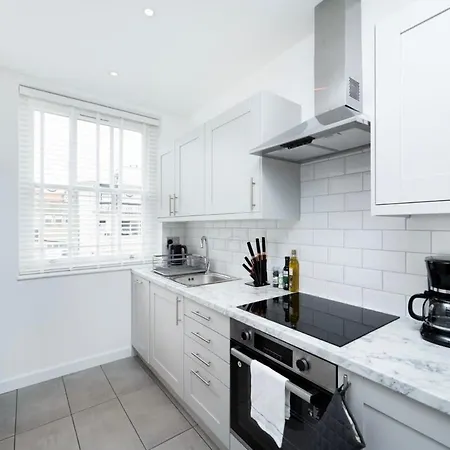 Stylish 3br Flat In The Heart Of Soho London