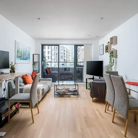 Wandsworth Deluxe Two-bedroom