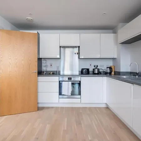 Wandsworth Deluxe Two-bedroom Apartment *