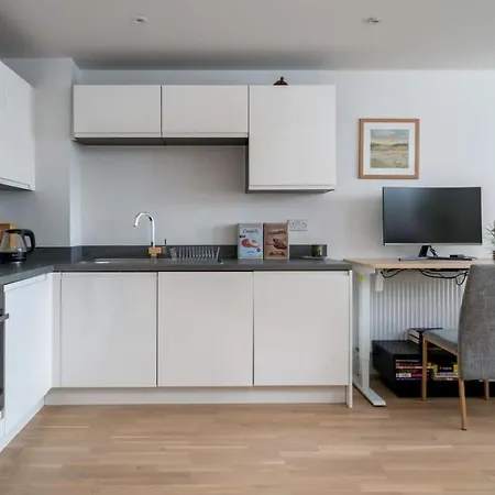 Wandsworth Deluxe Two-bedroom * London