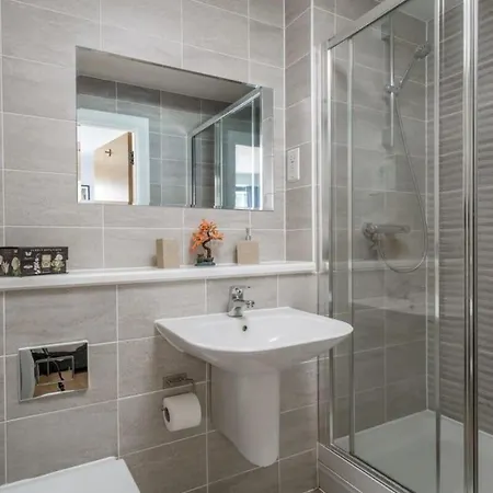 Wandsworth Deluxe Two-bedroom