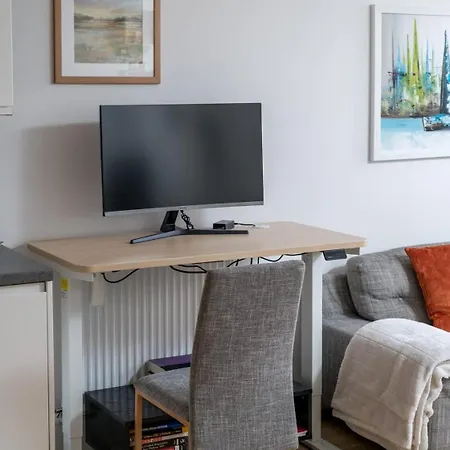 Wandsworth Deluxe Two-bedroom