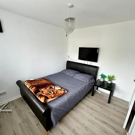Cozy Twickenham