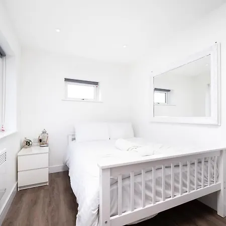 Apartment Cozy Single Level Flat With Parking