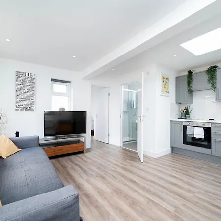 Apartment Cozy Single Level Flat With Parking