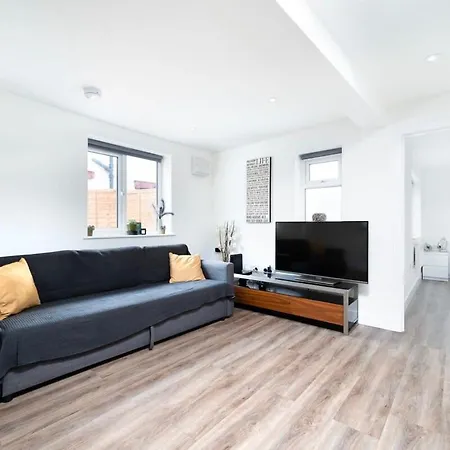 Apartment Cozy Single Level Flat With Parking