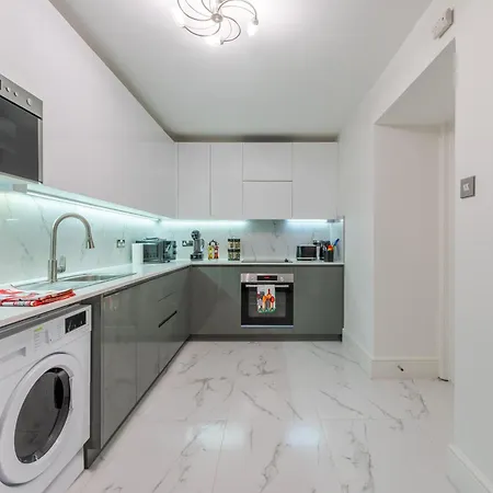 Apartment Stylish Spacious Retreat Luxury 2 Bed Haven 2hs *