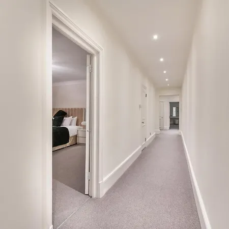 Apartment Stylish Spacious Retreat Luxury 2 Bed Haven 2hs *