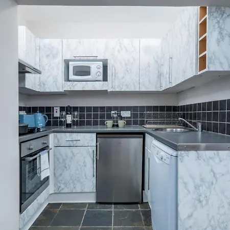 City Of Lovely Two Bedroom Apartment *