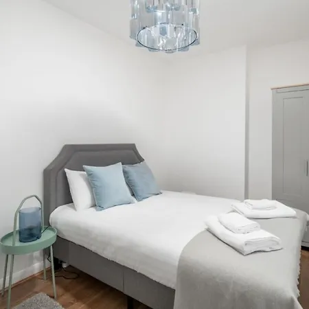 City Of Lovely Two Bedroom *