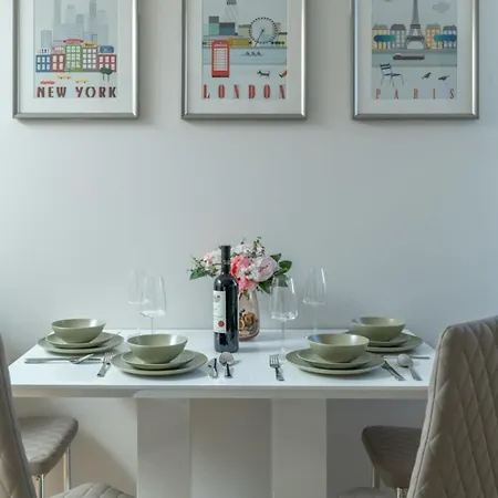 City Of Lovely Two Bedroom *