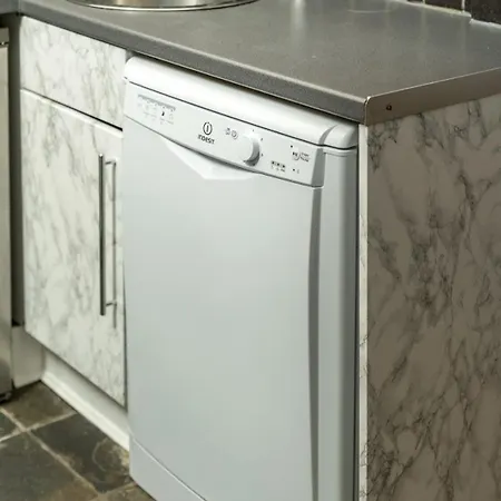 City Of Lovely Two Bedroom Apartment