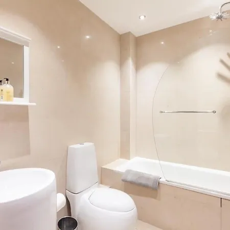 Modern And Comfortable Air-conditioned 2br Flat Apartment *