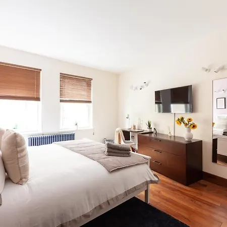 Modern And Comfortable Air-conditioned 2br Flat Apartment London