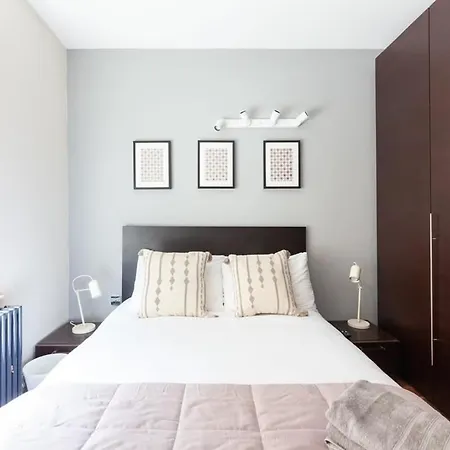 Apartment Modern And Comfortable Air-conditioned 2br Flat *